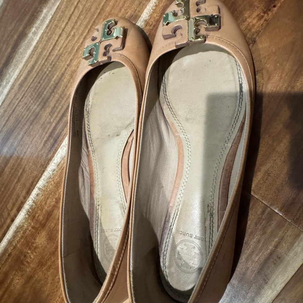 Tory Burch Nude/Tan Leather Logo Ballet Flats